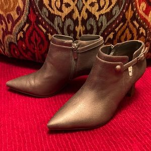 6.5, worn once Keeshey a Vince Camuto Shootie, dark silver